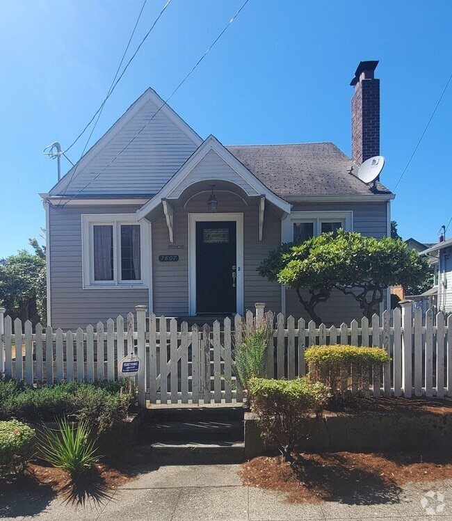 Building Photo - 7807 Linden Ave N