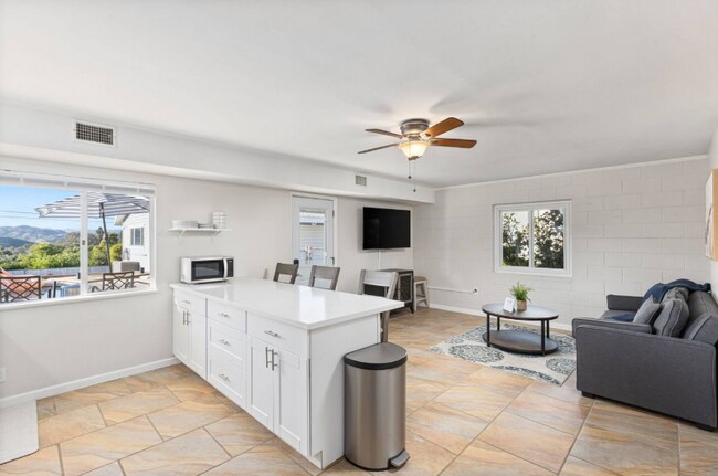 Foto del edificio - 321 W Kalmia St