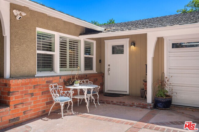 Foto del edificio - 5146 Topanga Canyon Blvd