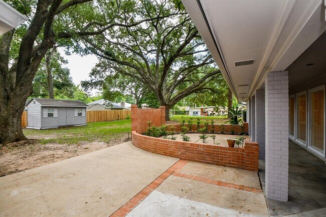 Foto del edificio - 803 Richmond Pkwy