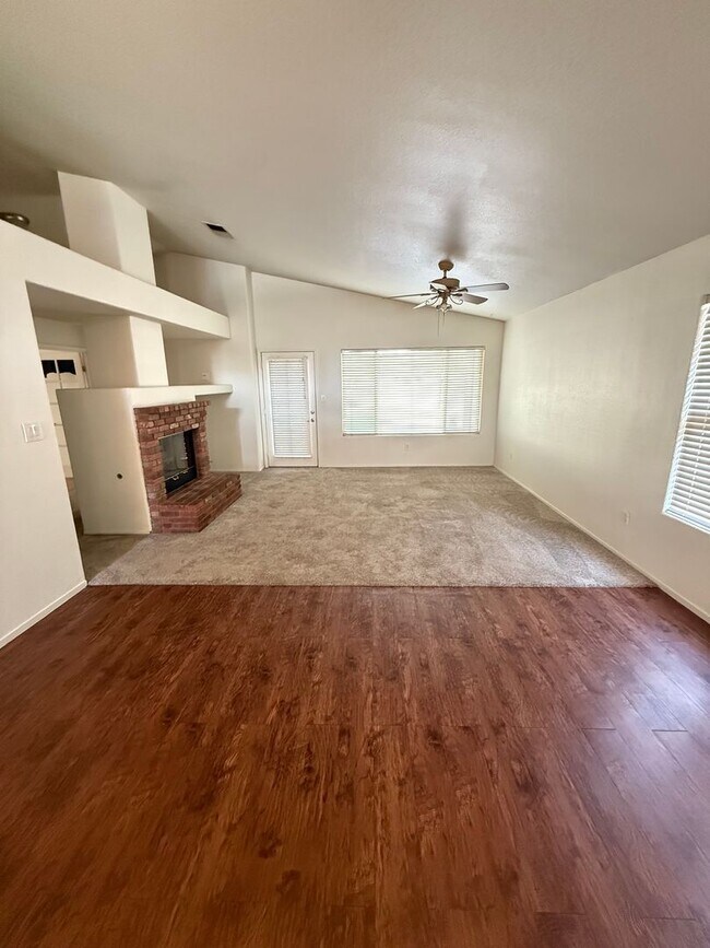 Building Photo - Single-Story 3 Bed, 2 Bath Home with Firep...