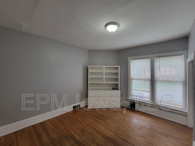 Building Photo - 805 W Seerley Blvd