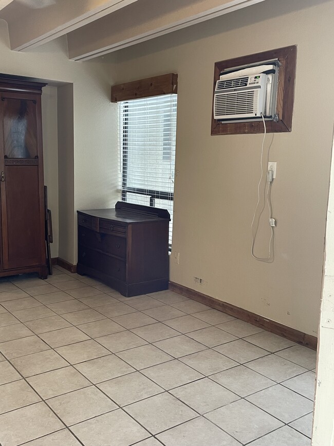 Building Photo - 5914 Lago Vista Way