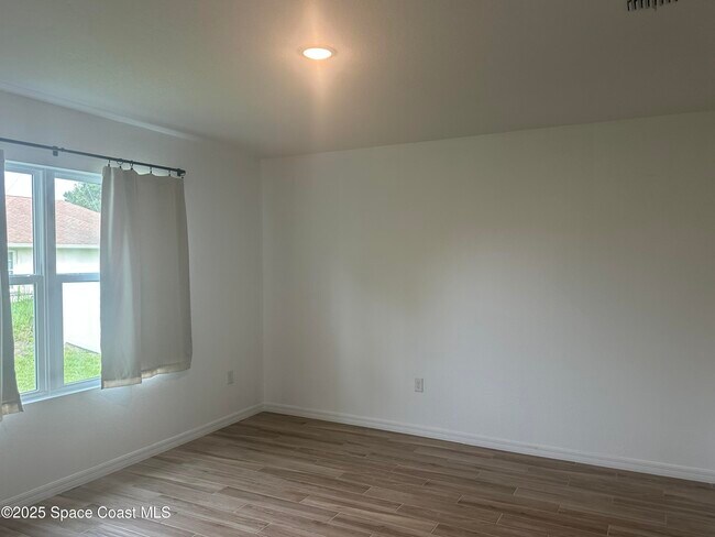 Foto del edificio - 712 Donau Ave NW