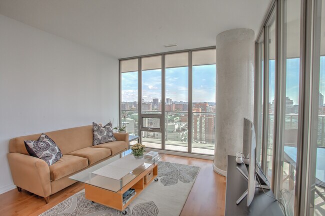 Building Photo - 33 Lombard St