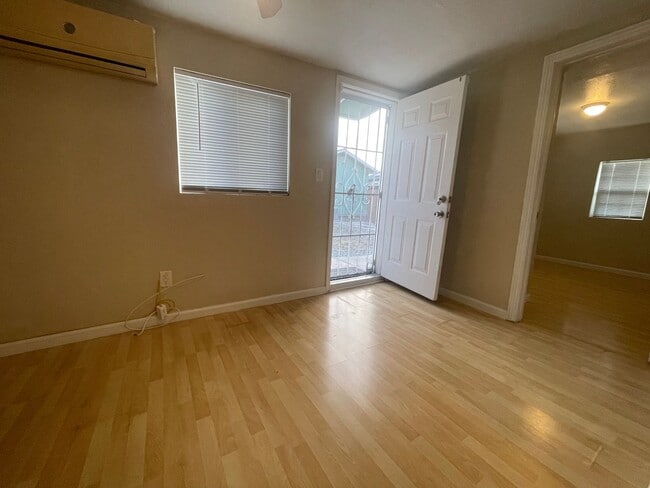 Building Photo - Tucked Away Antioch Home!