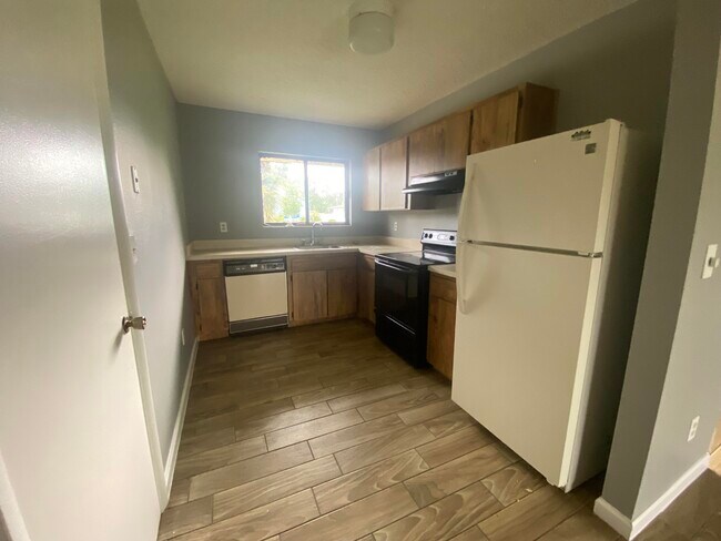 Building Photo - 473 SW Whitmore Dr