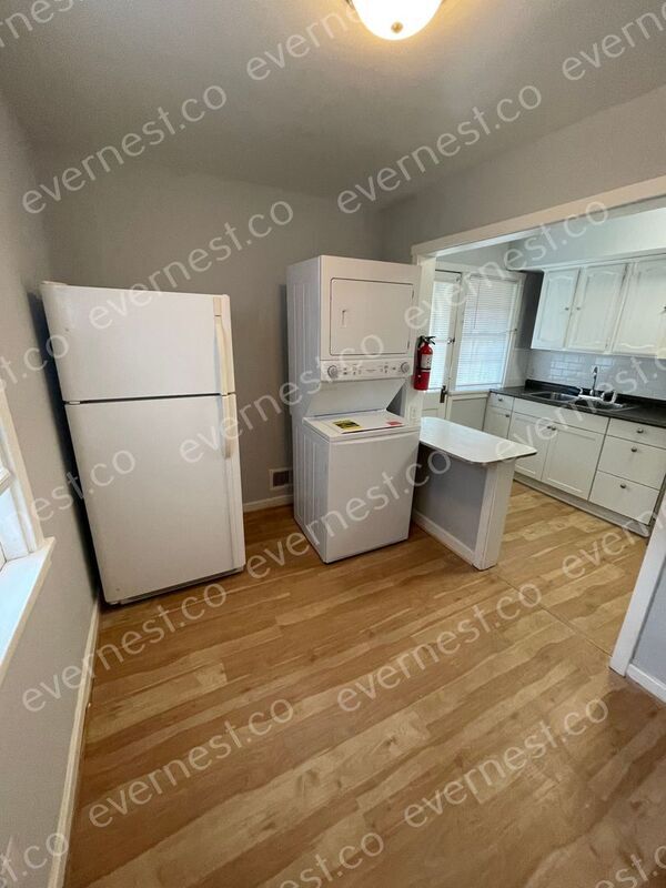 Building Photo - 3510 Rosewood Ave