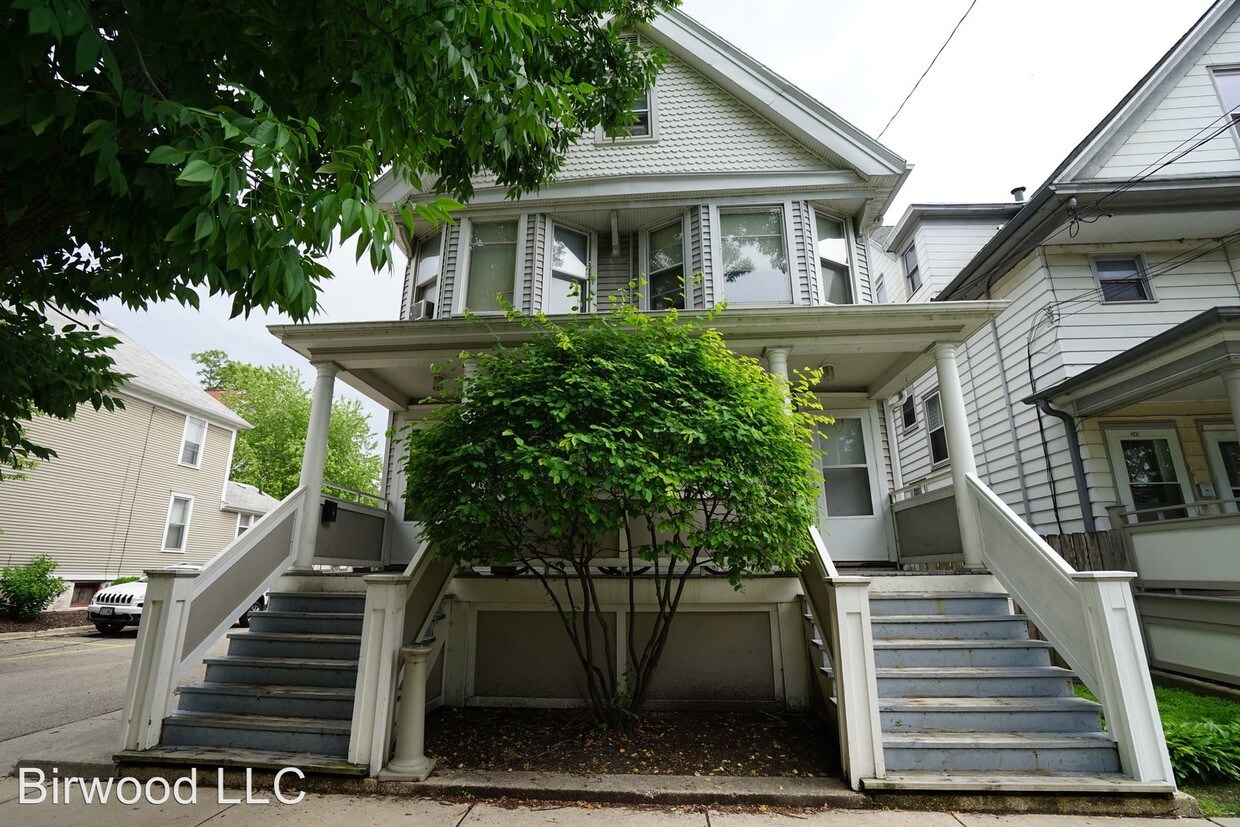 Primary Photo - 345-347 W Doty St