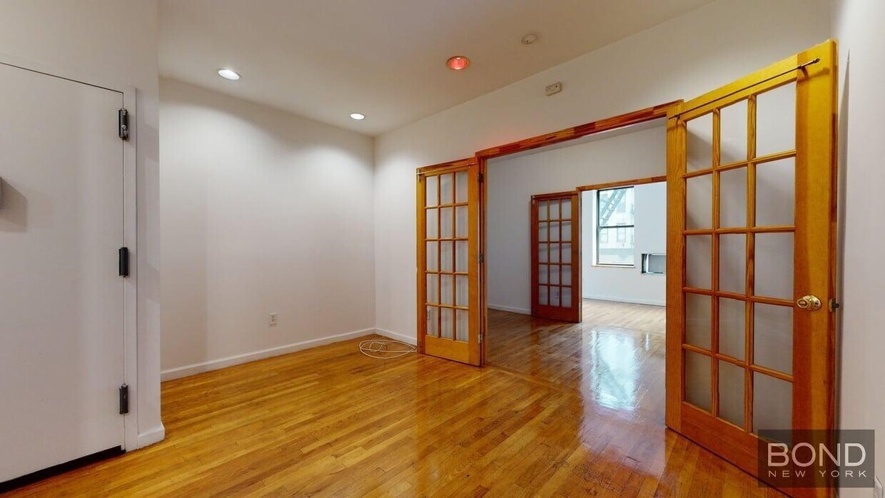 Primary Photo - 96 Third Avenue