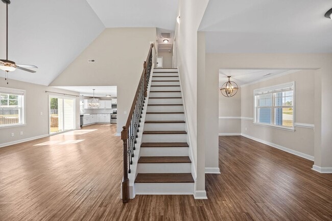 Building Photo - Welcome to Peyton's Lake!