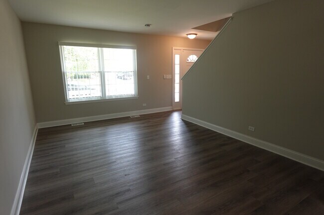 Building Photo - 9669 Dunhill Dr