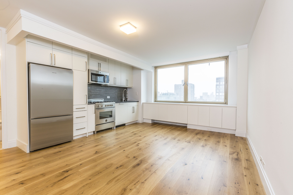 Primary Photo - 200 East 86th St