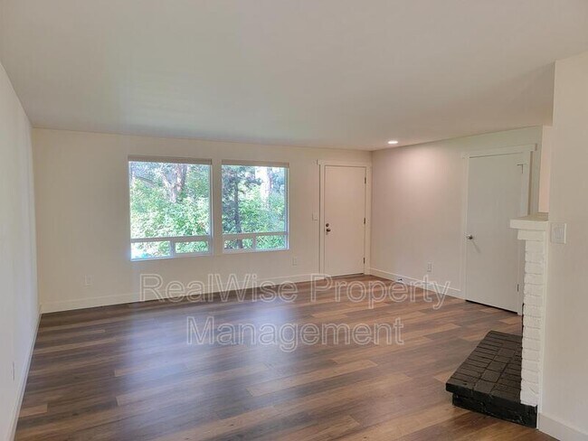 Foto del edificio - 61450 Little John Ln