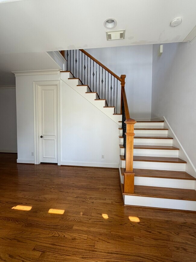 Foto del edificio - 1315 Whispering Pines Dr