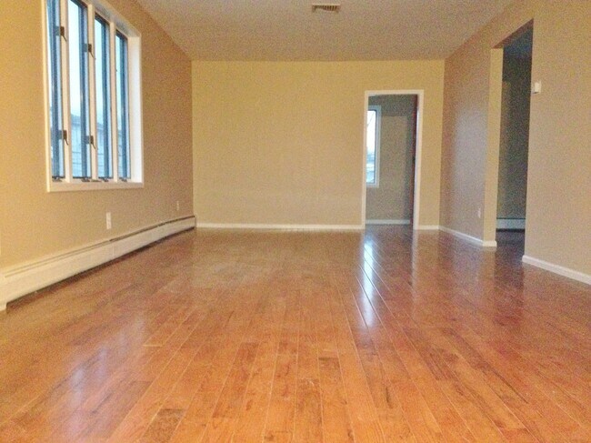 Building Photo - 31 E Harwood Ter