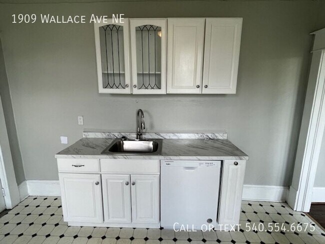 Foto del edificio - 1909 Wallace Ave NE