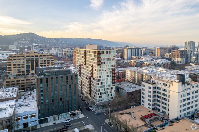 Aerial Photo - 937 NW Glisan St