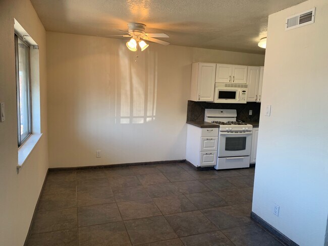 Building Photo - 336 Cagua Dr NE