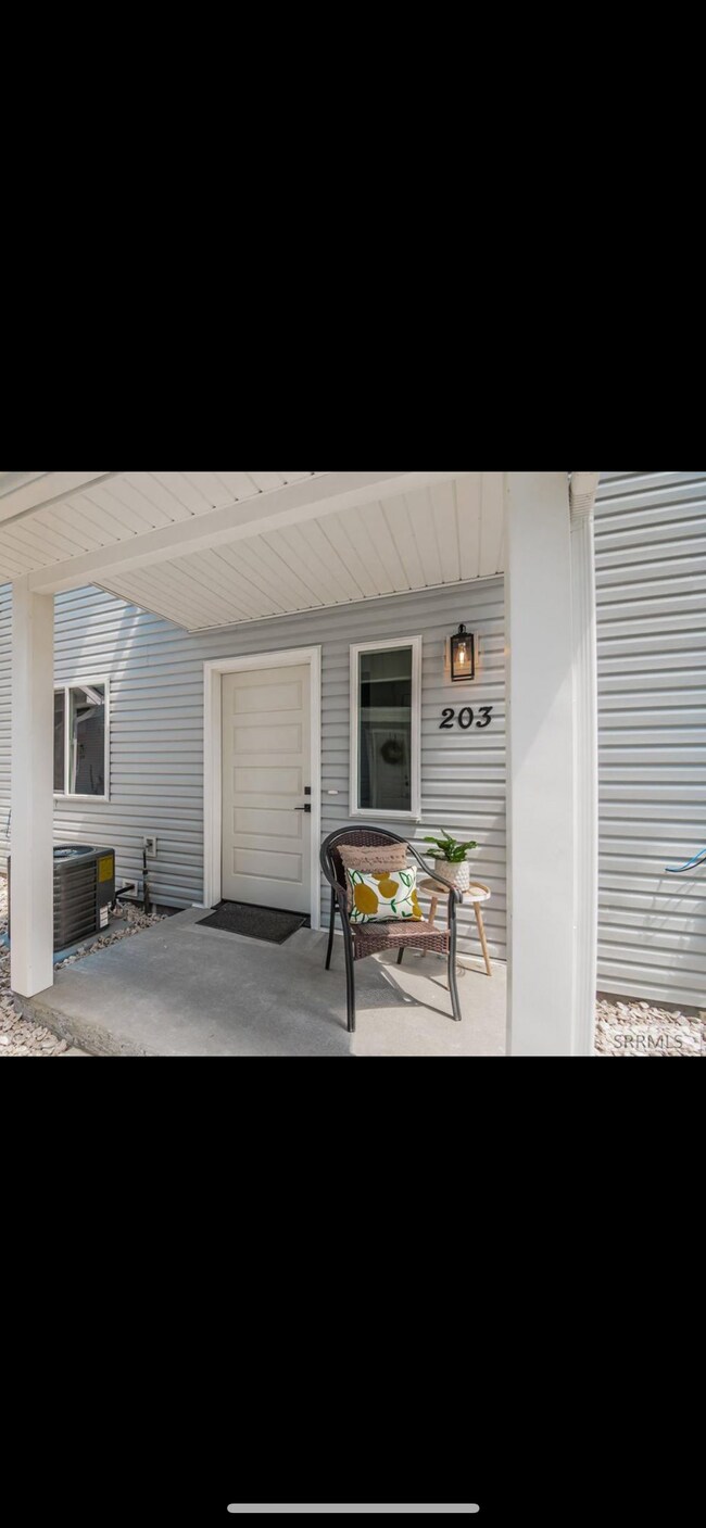 Foto del edificio - 676 E Court St