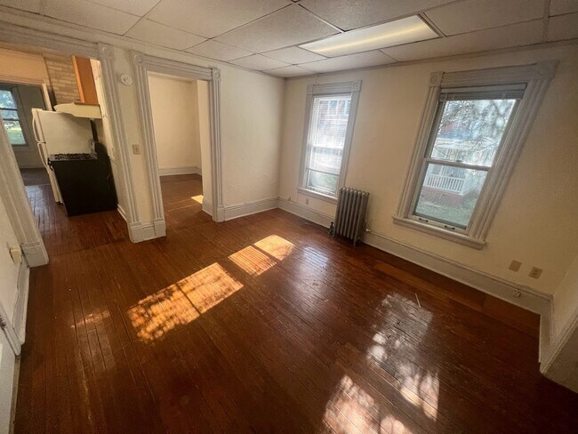 Building Photo - 937 Williamson St