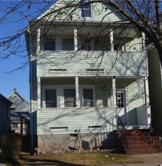 Foto del edificio - 10 Grant Ave