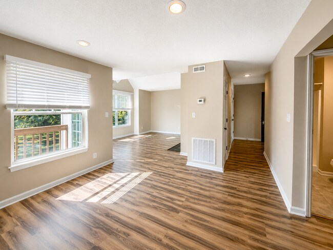 Building Photo - 5020 Thoroughbred Ln