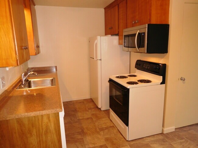 Building Photo - Magnolia Duplex Available May 5th