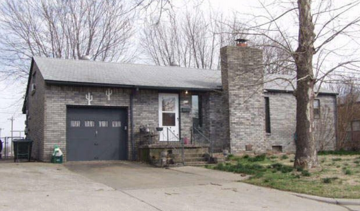 Foto principal - 3 Bedroom home located off Main St Owasso