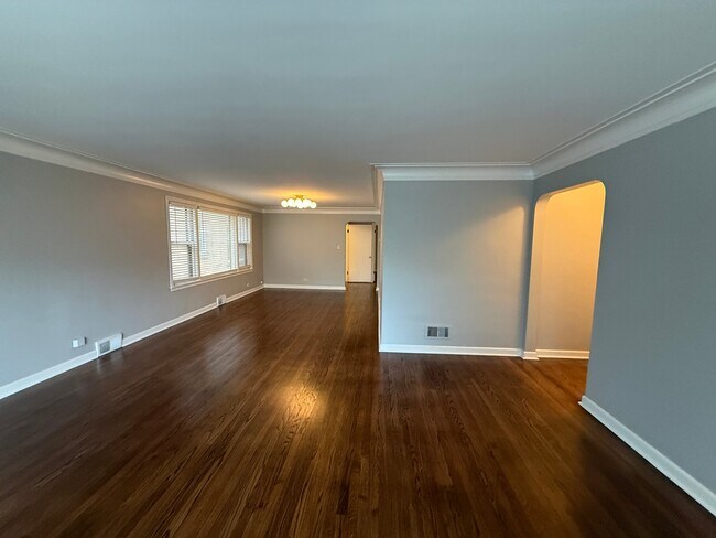 Foto del edificio - 2854 W Farragut Ave