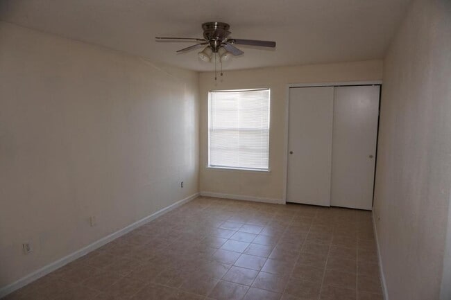 Building Photo - 1217 Westway Cir