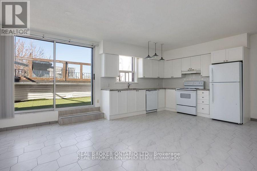 Primary Photo - 350-350 Oakwood Ave