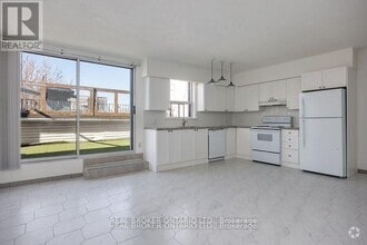 Building Photo - 350-350 Oakwood Ave