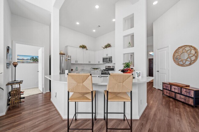 Foto del edificio - 1313 Mainland Shrs Ln