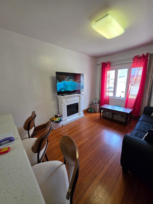 Foto del edificio - 8309 Grand Ave