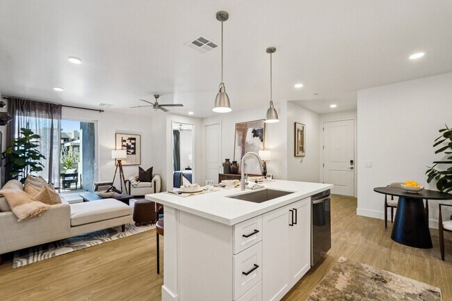 Building Photo - The Stately Avondale