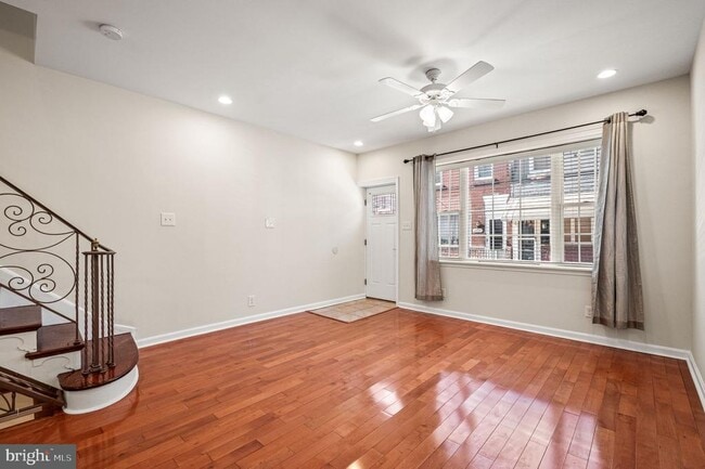 Building Photo - 2533 S Rosewood St