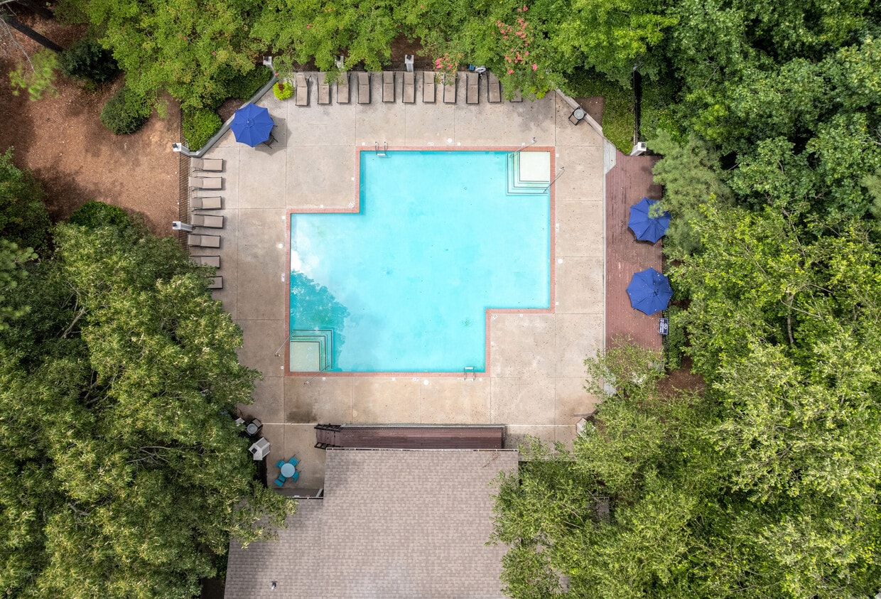 Swimming Pool - Lake Crossing Apartment Homes