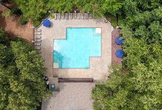 Swimming Pool - Lake Crossing Apartment Homes