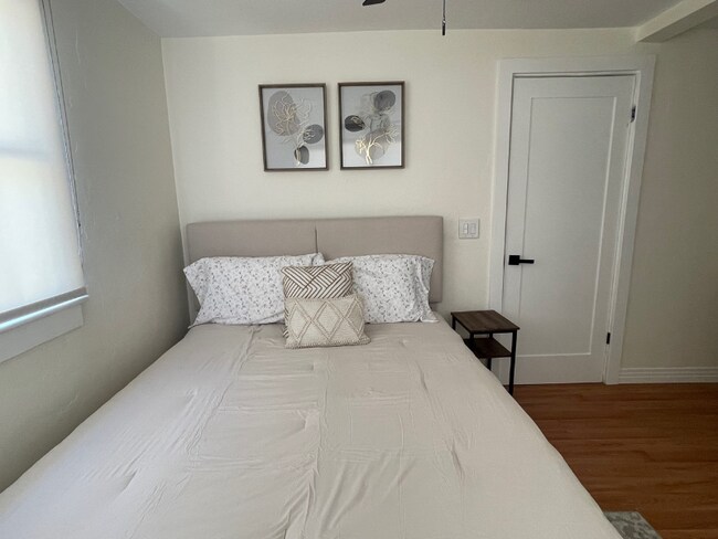 Foto del edificio - 313 E Pasadena St