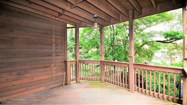 Cubierta trasera - 7319 N Bell Ave