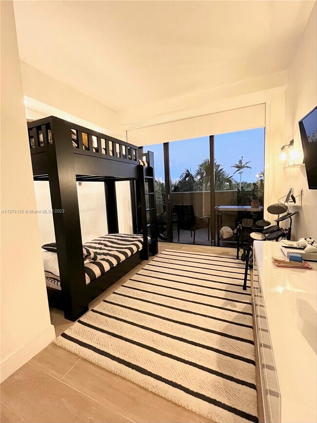 Foto del edificio - 151 Crandon Blvd
