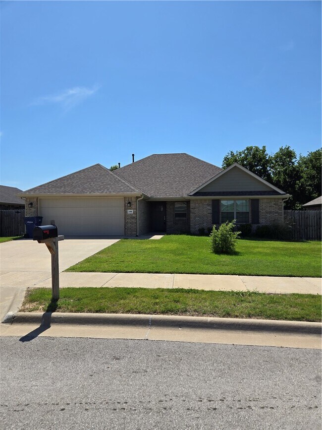 Foto del edificio - 2400 N Kathryn Ln