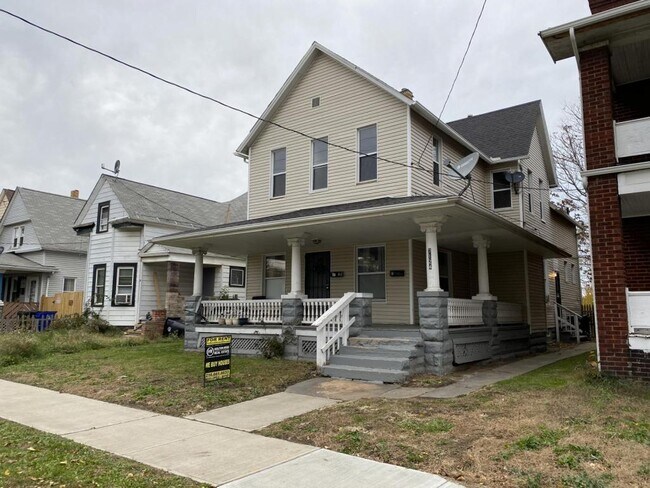 Foto del edificio - 7124 Clark Avenue #Up