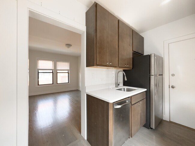 Building Photo - 2641 N Spaulding Ave