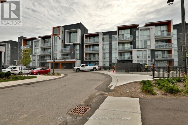 Building Photo - 3028 Creekshore Cmn