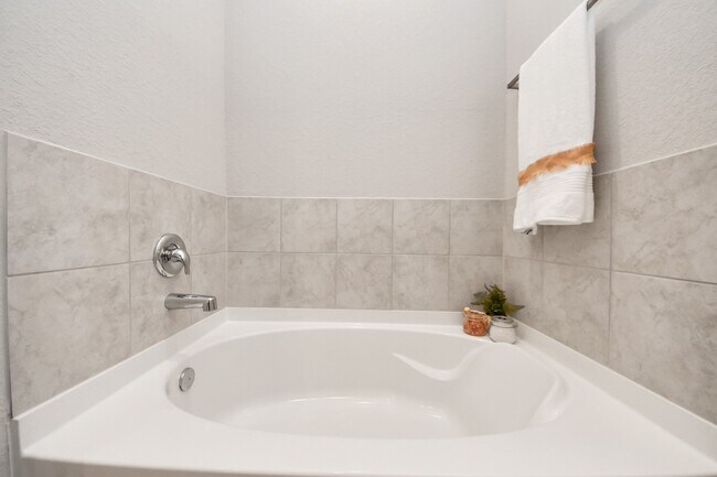 Building Photo - 21234 Bellaria Summit Trail