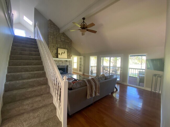Building Photo - Condo For Rent