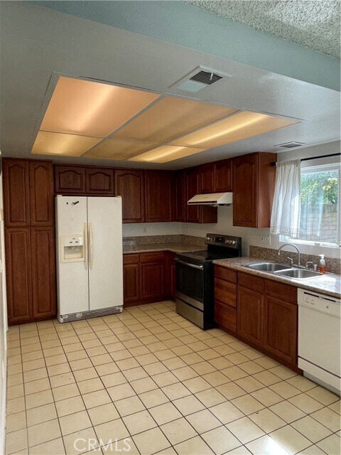 Building Photo - 16423 Knoll Stone Cir