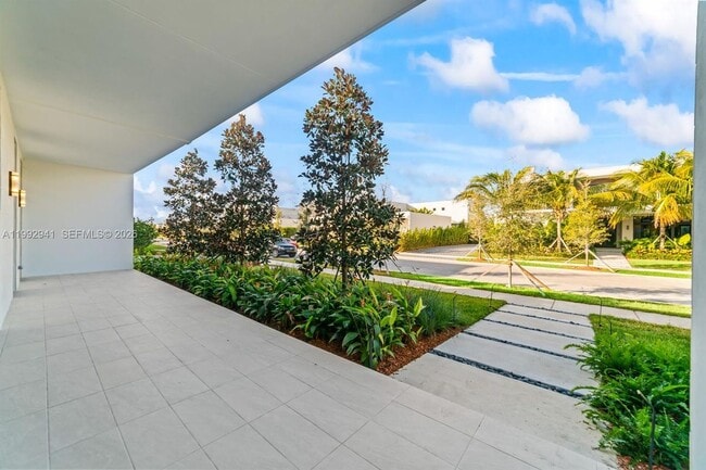 Foto del edificio - 16680 Botaniko Dr N